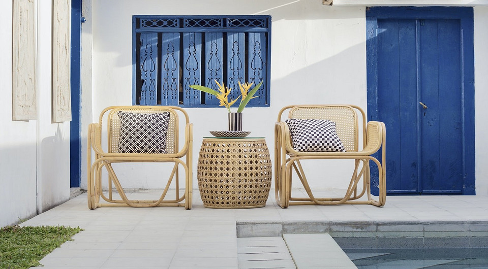 Efektywna ochrona mebli ogrodowych przed deszczem i śniegiem podczas zimowego przechowywania.