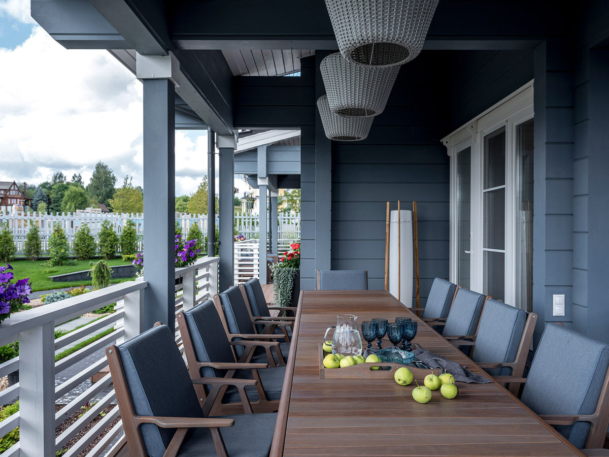 Przemyślany design wnętrza domu z bali łączący funkcjonalność i estetykę w 2026 roku.