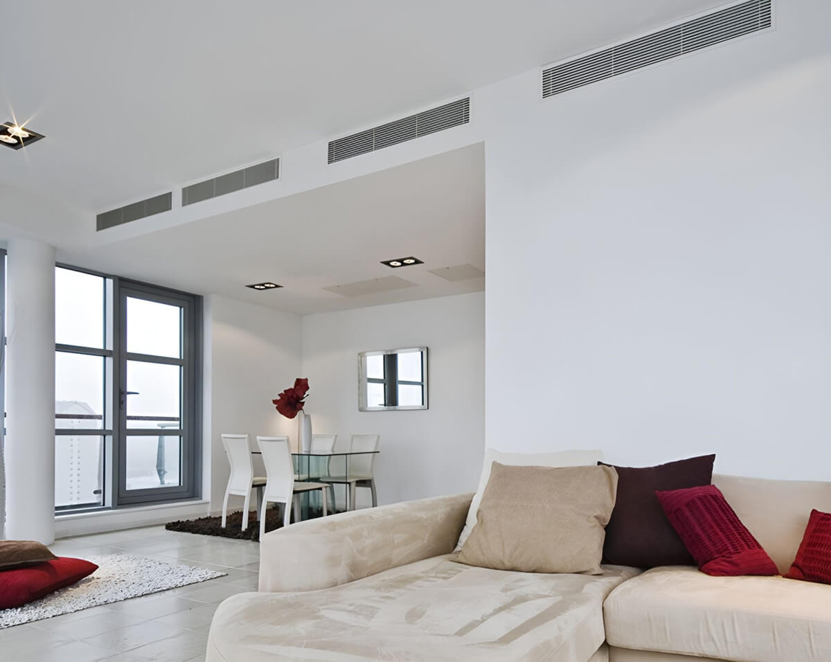 Porównanie wentylacji naturalnej i mechanicznej w domu: wybór optymalnego systemu.