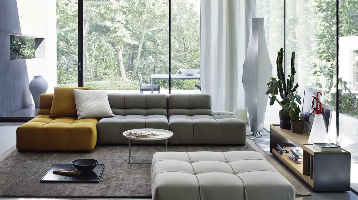 Komfort i funkcja Nowoczesny salon z meblami wielofunkcyjnymi zapewniającymi komfort i oszczędność miejsca w 2026.