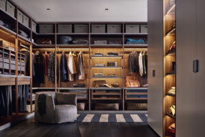 Inteligentna garderoba: porządek i styl bez dużych nakładów — systemy garderobiane