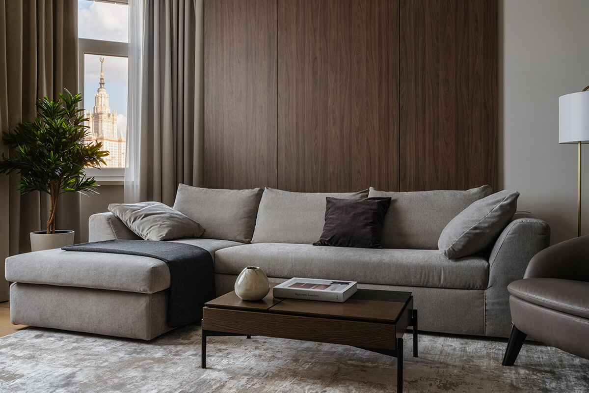 Przytulne wnętrze z kolorem orzechowym: inspiracje na rok 2026 w aranżacji.