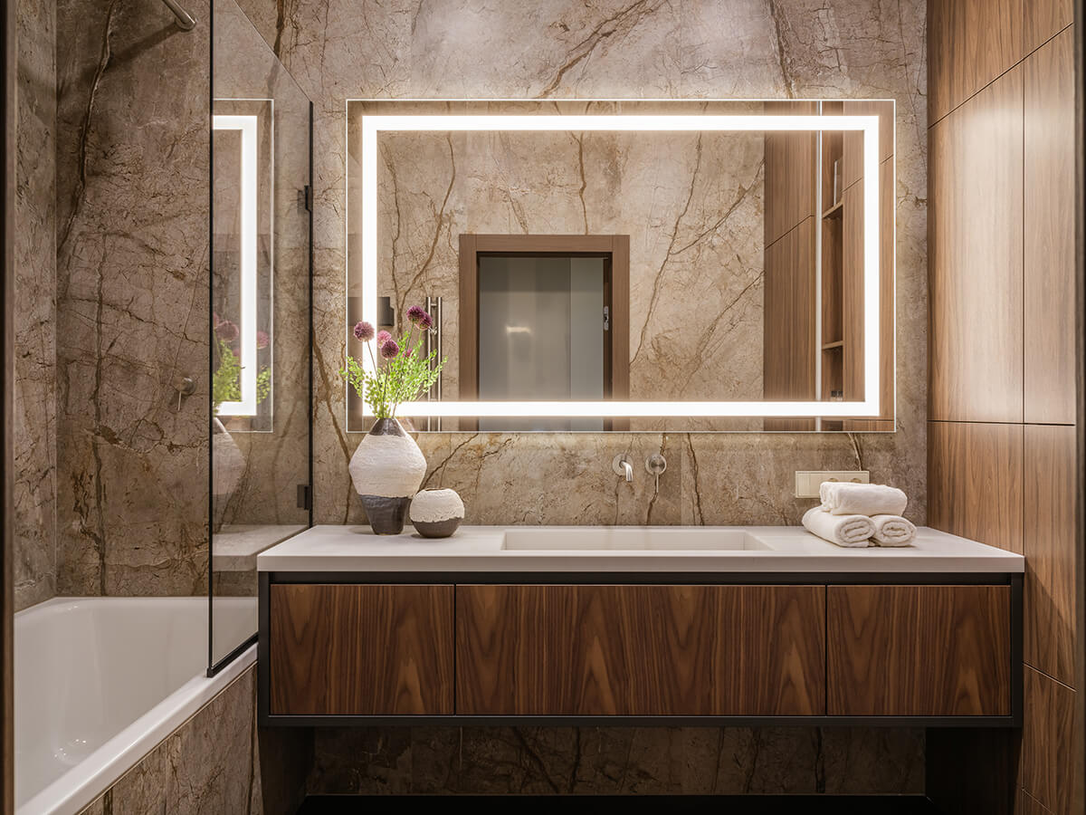 Meble orzechowe w salonie: sofa, fotele i stolik kawowy - aranżacja 2026.