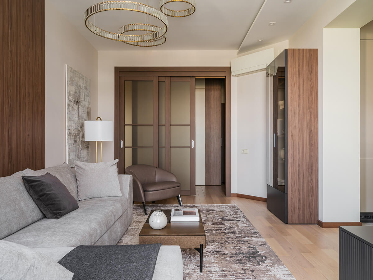 Spokojna sypialnia z meblami orzechowymi: harmonia i relaks w aranżacji 2026.