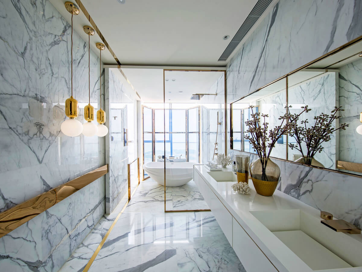 Marmur w łazience Elegancka łazienka z marmurem Carrara: wyrafinowany i ponadczasowy design.