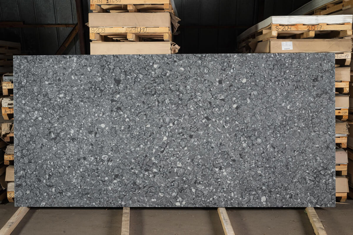 Granitowe schody Schody облицованные гранітом zapewniają niezawodność і estetyczny wygląd.