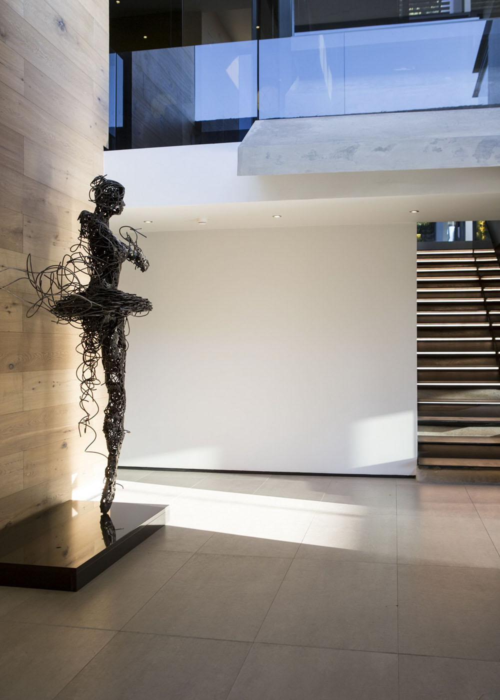 Nowoczesna rzeźba z metalu: stylowy element dekoracyjny do współczesnego designu wnętrz 2026.