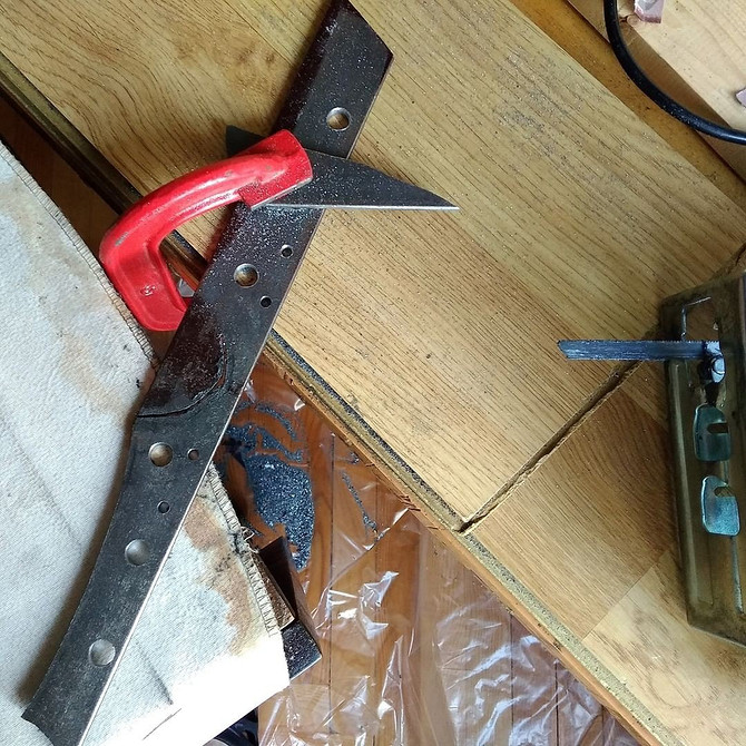 Szuflada pod łóżko dziecięce: dodatkowe miejsce do przechowywania zabawek i ubrań dziecka.