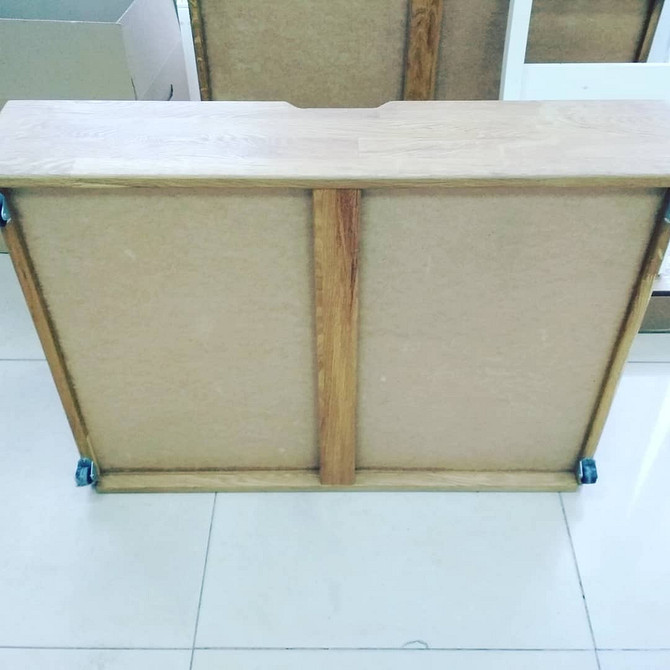 Szuflada pod łóżko DIY: praktyczne rozwiązanie do przechowywania w sypialni.