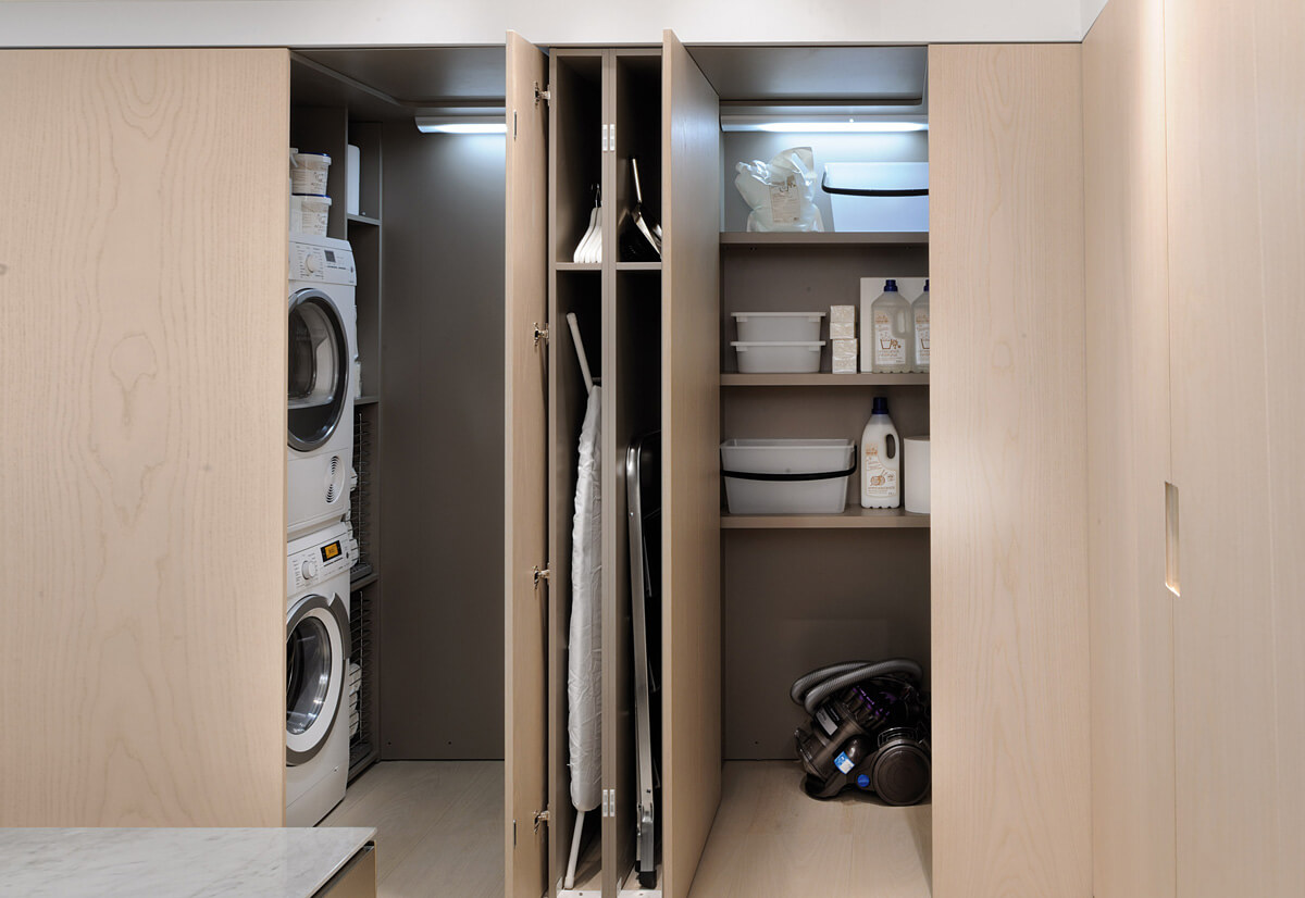 Ukryta deska do prasowania: efektywne rozwiązanie dla organizacji przestrzeni w małym mieszkaniu 2026.