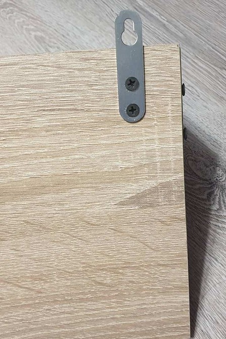 Mocowanie półki do wieszaka ściennego DIY: stabilna konstrukcja na lata.