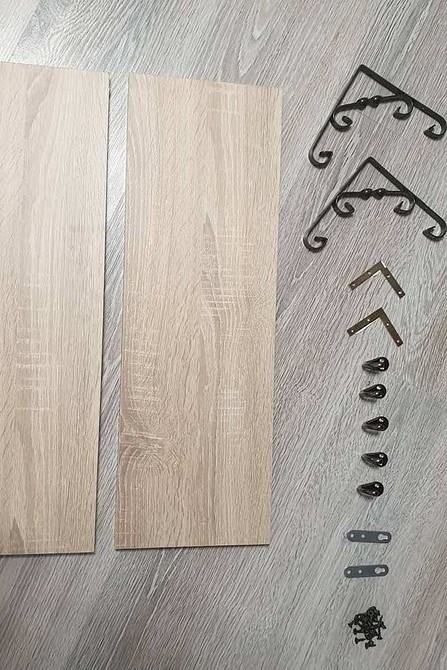 Wieszak ścienny DIY z drewna: instrukcja krok po kroku do samodzielnego wykonania.