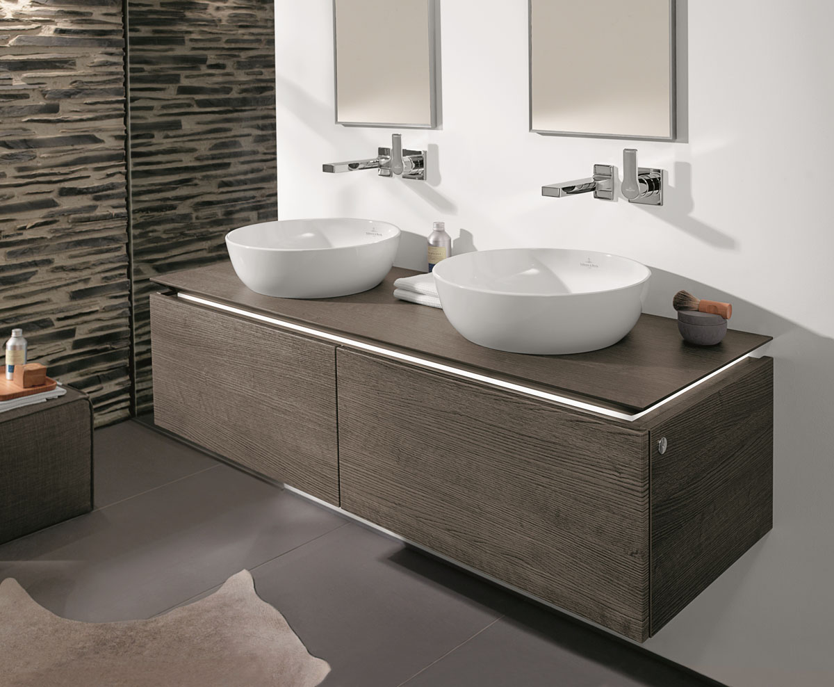 Ceramiczna umywalka o eleganckim designie w jasnych tonacjach - trendy 2026.