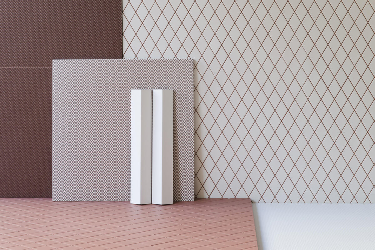 Kuchnia: gres i płytki Kuchnia z płytkami ceramicznymi na ścianach i gresem na podłodze.