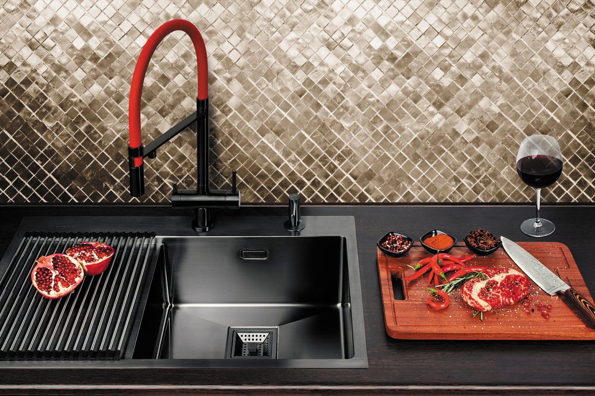 Różne typy zlewozmywaków kuchennych: przegląd materiałów i wskazówki dotyczące wyboru idealnego modelu.