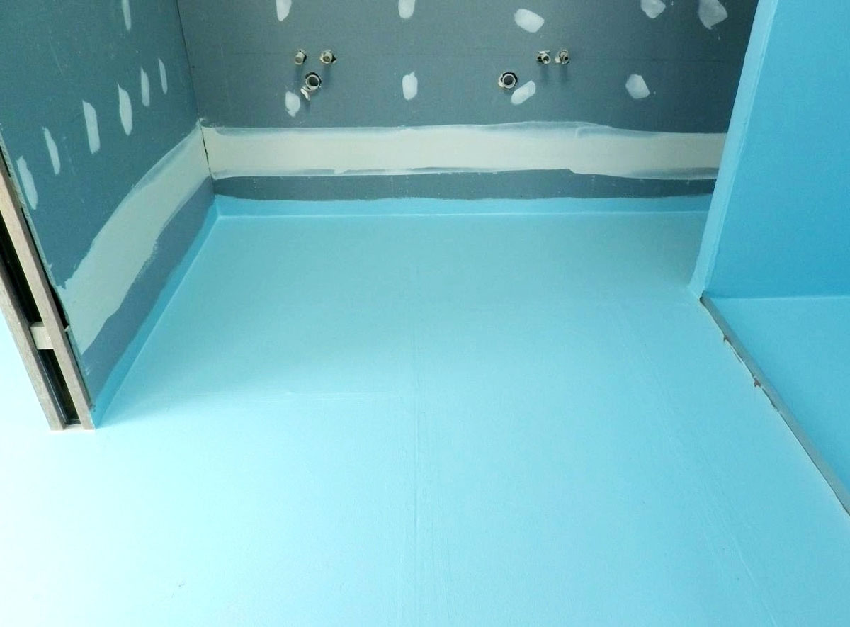 Przykład aranżacji mokrej strefy: zmiana umiejscowienia prysznica i sanitariatów w mieszkaniu