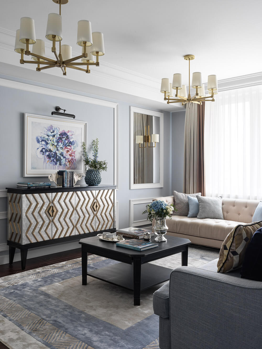 Łazienka czystość Design łazienki w szaro-niebieskich barwach: nowoczesny styl i czystość.