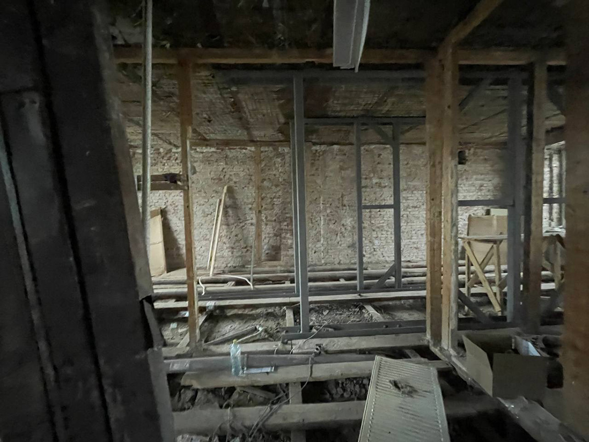 Profesjonalne wzmocnienie otworu w ścianie nośnej metalem: przebudowa bez błędów.