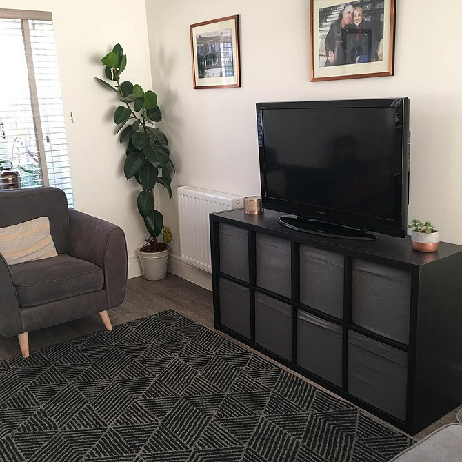 Półki IKEA w nowoczesnym wnętrzu: pomysły na aranżację w 2026 roku.