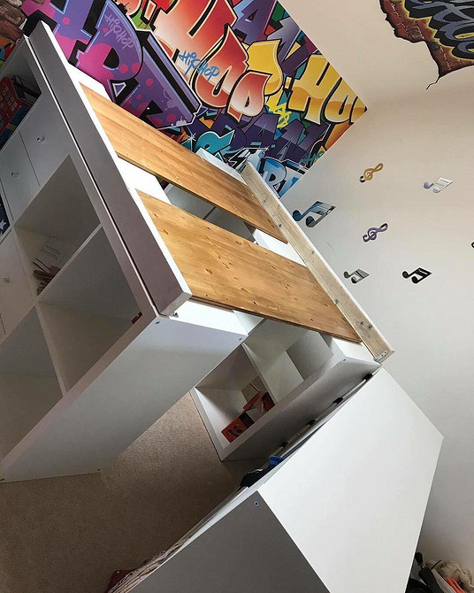 Niestandardowe rozwiązania IKEA: półki w nietypowej aranżacji wnętrza 2026