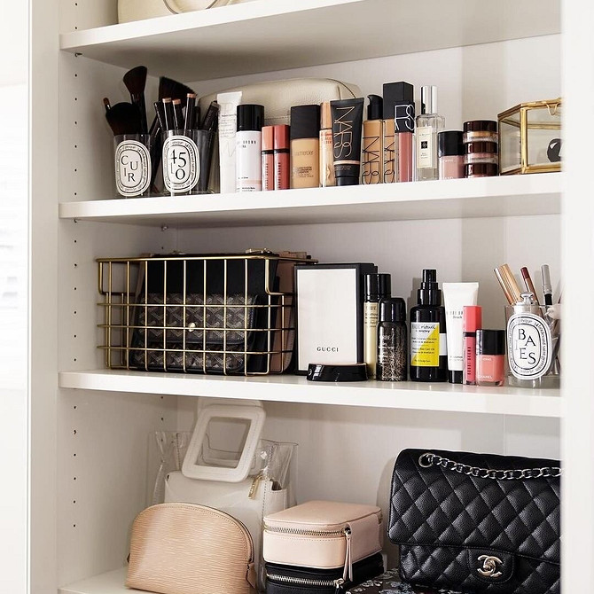 Półki IKEA w pokoju dziecka do przechowywania zabawek i książek 2026