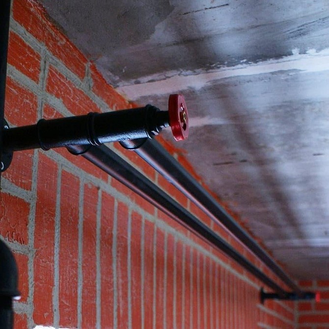 Oryginalny żyrandol z rur hydraulicznych: oświetlenie w stylu loft DIY