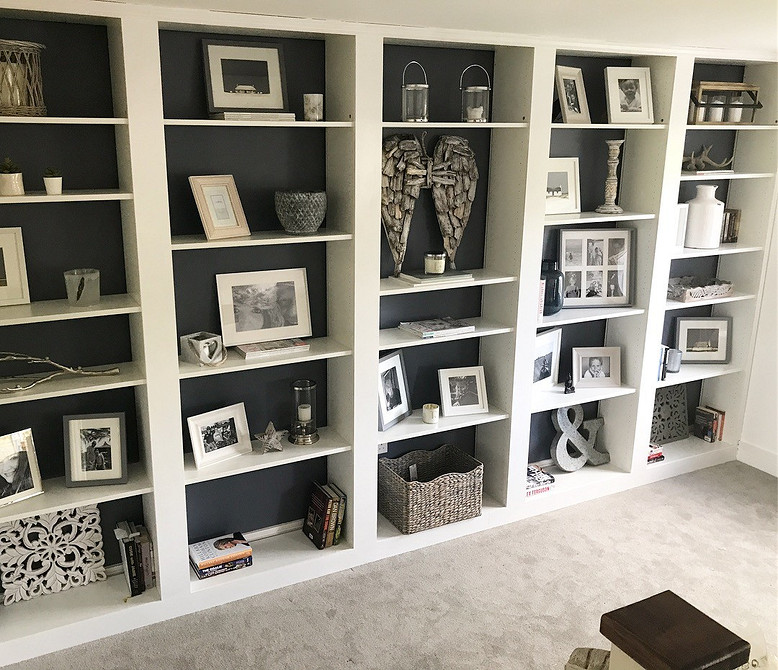 Otwarta garderoba: regał Billy IKEA jako element systemu przechowywania ubrań w 2026.