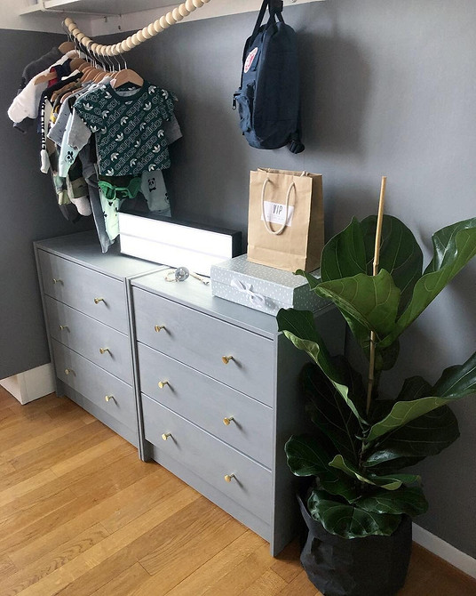 Komoda w harmonii Komoda jako integralna część wnętrza: harmonia i funkcjonalność w jednym.