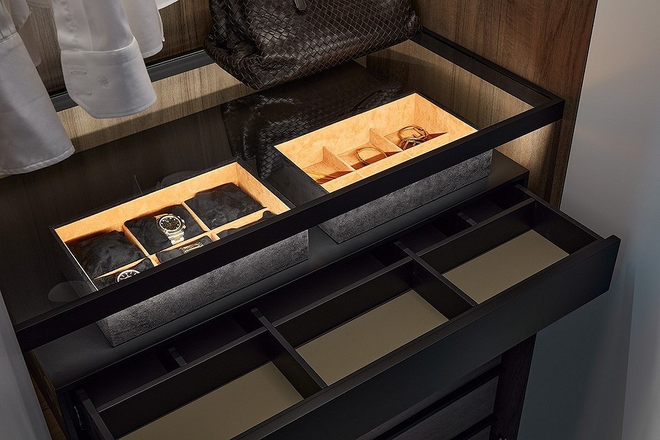 Światło LED w szafie: oszczędność energii i stylowy wygląd garderoby w 2026