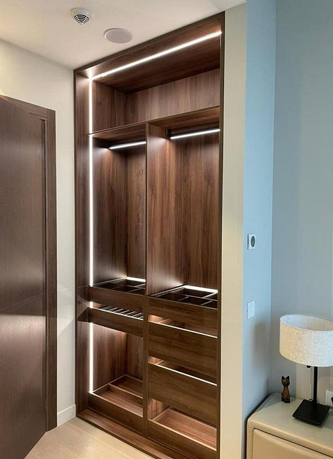 Typy oświetlenia do szafy: wybór idealnego oświetlenia do garderoby w 2026