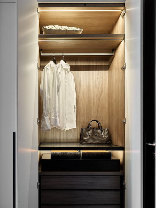 Podświetlenie szafy z czujnikiem ruchu: automatyczne oświetlenie i wygoda w 2026