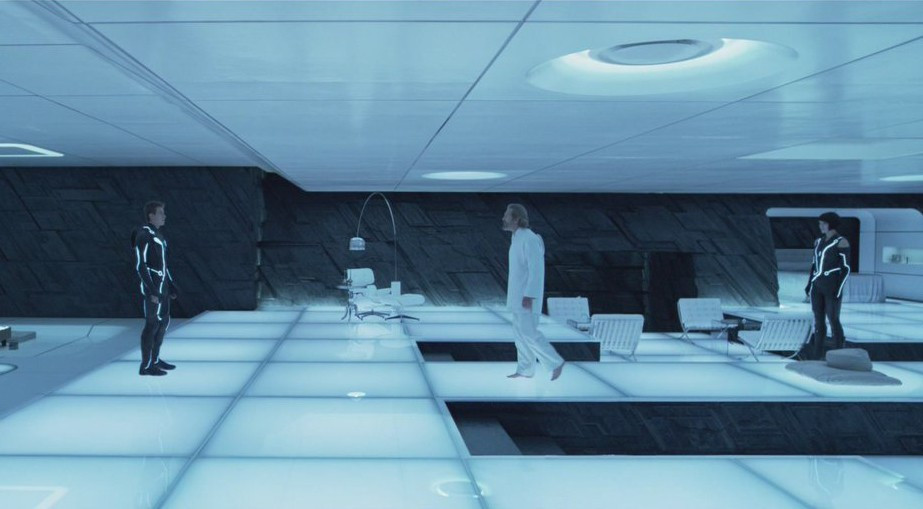 Fotel Barcelona w salonie: ikona designu znana z wielu filmów.