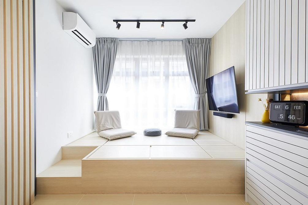 Stół: Ukryty skarb Ukryty stół rozkładany w małej przestrzeni, sprytne rozwiązanie optymalizujące wnętrze mieszkania w 2026.