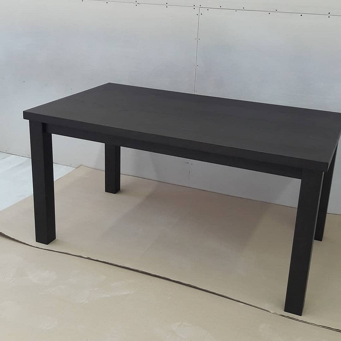 Stół-obraz na ścianie Stół transformator składany jako obraz na ścianie – zaskakujące rozwiązanie.