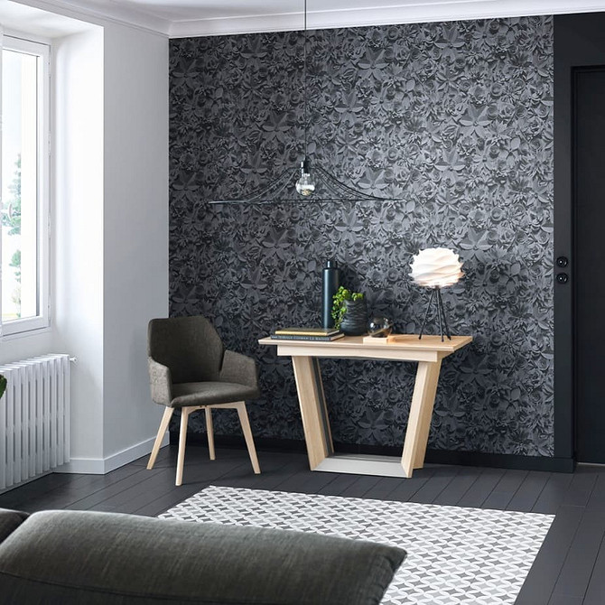 Stół ukryty w szafie Stół transformator ukryty w szafie – oszczędność miejsca w małym mieszkaniu.