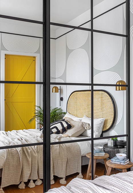 Błędy w aranżacji małego mieszkania: Źle dobrane meble zaburzają harmonię przestrzeni.