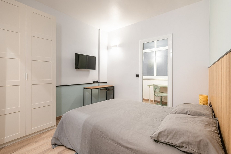 Małe mieszkanie 2026: Aranżacja wnętrza, meble do oszczędności przestrzeni i optymalizacja małego metrażu.