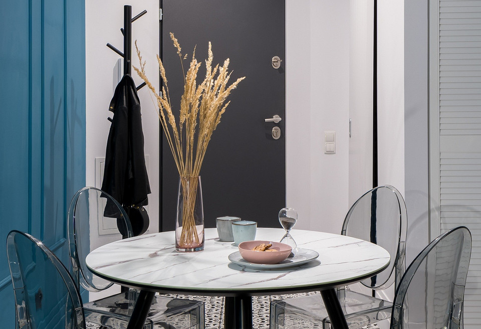 Wybór mebli do małego mieszkania: Kompaktowość, funkcjonalność i ergonomia w 2026 roku.