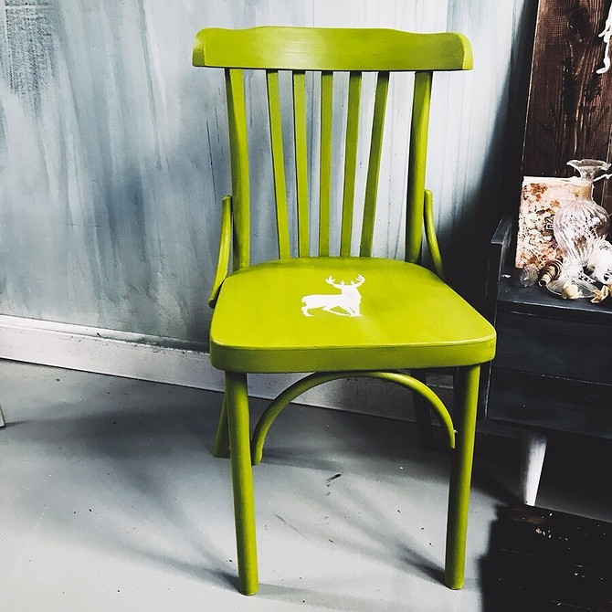 Malowanie krzesła vintage: wybór koloru i techniki dekorowania mebli