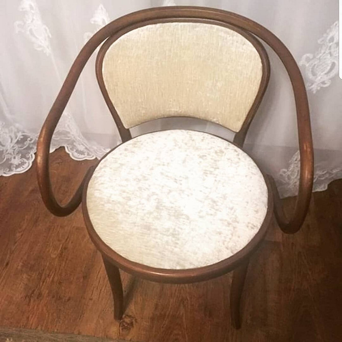 Renowacja krzesła techniką decoupage: DIY i kreatywne pomysły w 2026 roku.