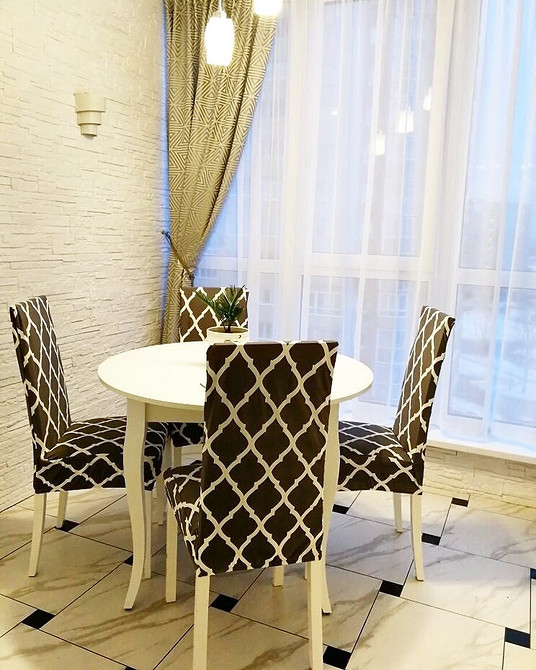 Techniki malowania krzesła: efekt postarzenia krzesła vintage DIY