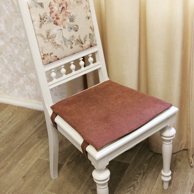 Odnowione krzesło DIY. Malowanie krzesła vintage w 2026 roku krok po kroku.