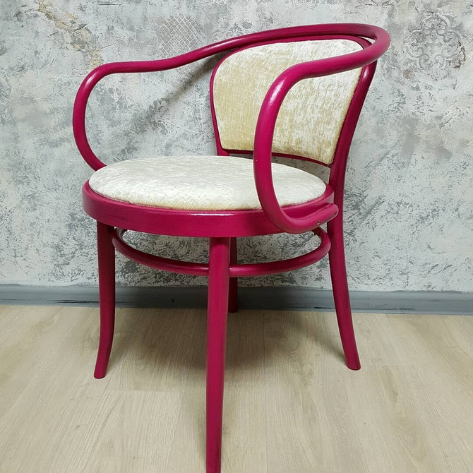 Materiały do tapicerowania krzeseł: inspiracje i pomysły na odnowienie w 2026 roku.