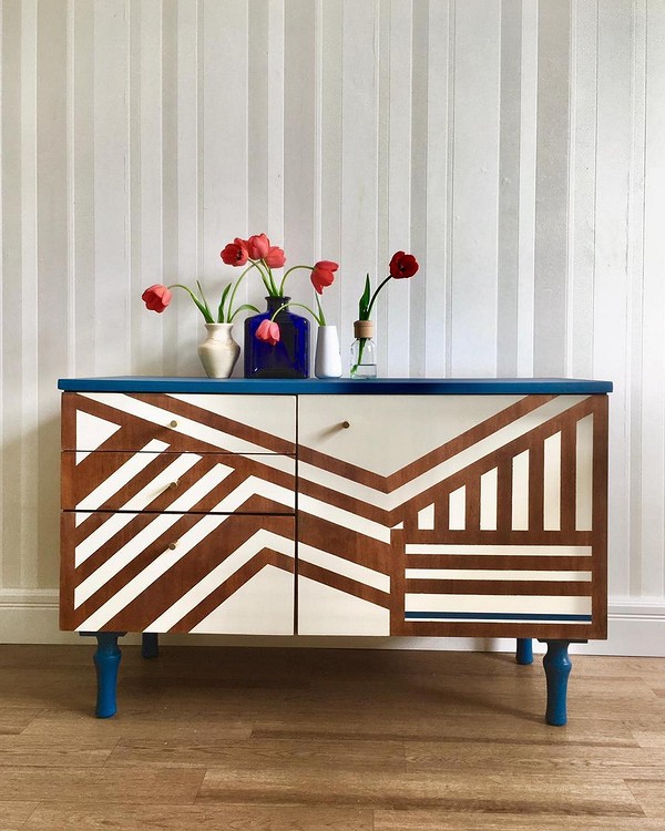 Elegancki stół z efektem złota – DIY, efekt złota na meblach.