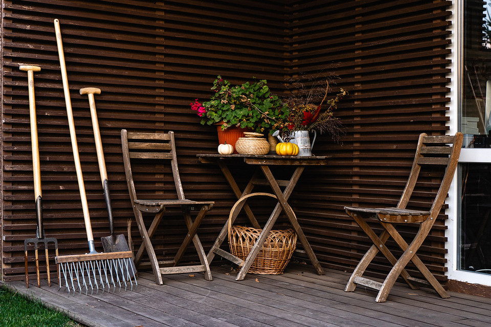 Jesienne prace na działce: jak przygotować działkę do zimy i uniknąć problemów wiosną.