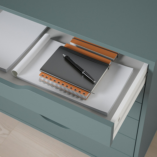 Fotel biurowy mobilny Stylowy fotel biurowy na kółkach IKEA – ergonomiczne i mobilne rozwiązanie do domowego biura.