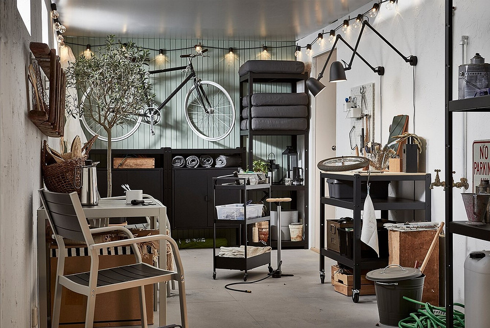 Stylowe meble IKEA Stylowe mobilne meble IKEA do organizacji przestrzeni w małym mieszkaniu.