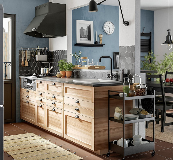 Funkcjonalne meble IKEA Funkcjonalne meble IKEA na kółkach do łatwego przechowywania i transformacji przestrzeni.