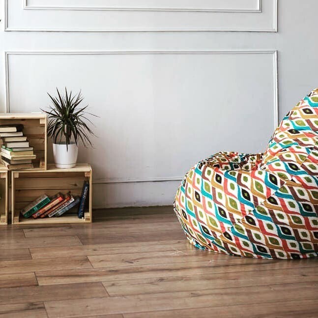 Sofa bez ramy w pokoju dziecka Wygodna sofa bez stelaża w pokoju dziecka: bezpieczne meble dla dzieci.