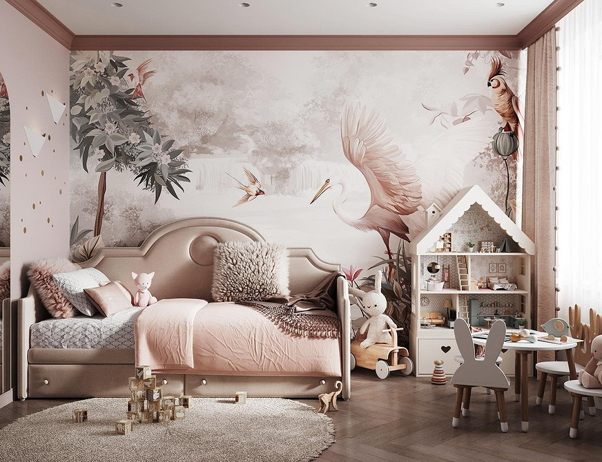 Beżowa sofa na drewnianych nogach w stylu skandynawskim idealna do małego mieszkania.